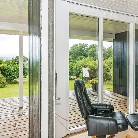 Two-bedroom Holiday In 1 *