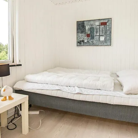 Two-bedroom Holiday In 1