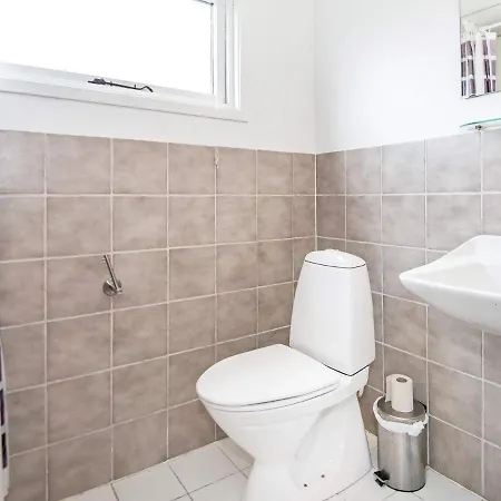 Two-bedroom Holiday In 1